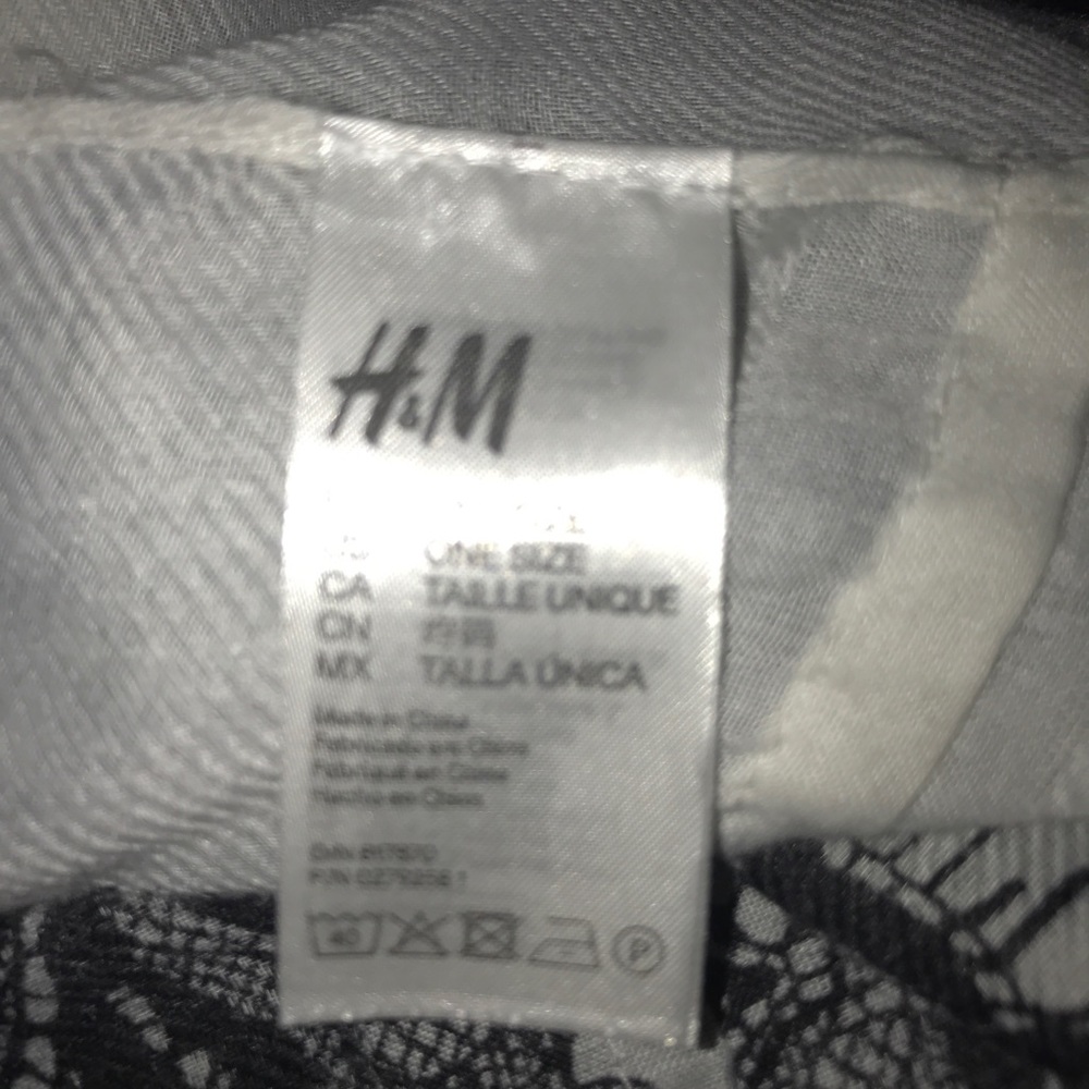 H&M infinity scarf - Picture 2 of 2